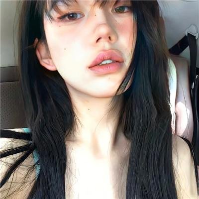 9顶假发的女孩